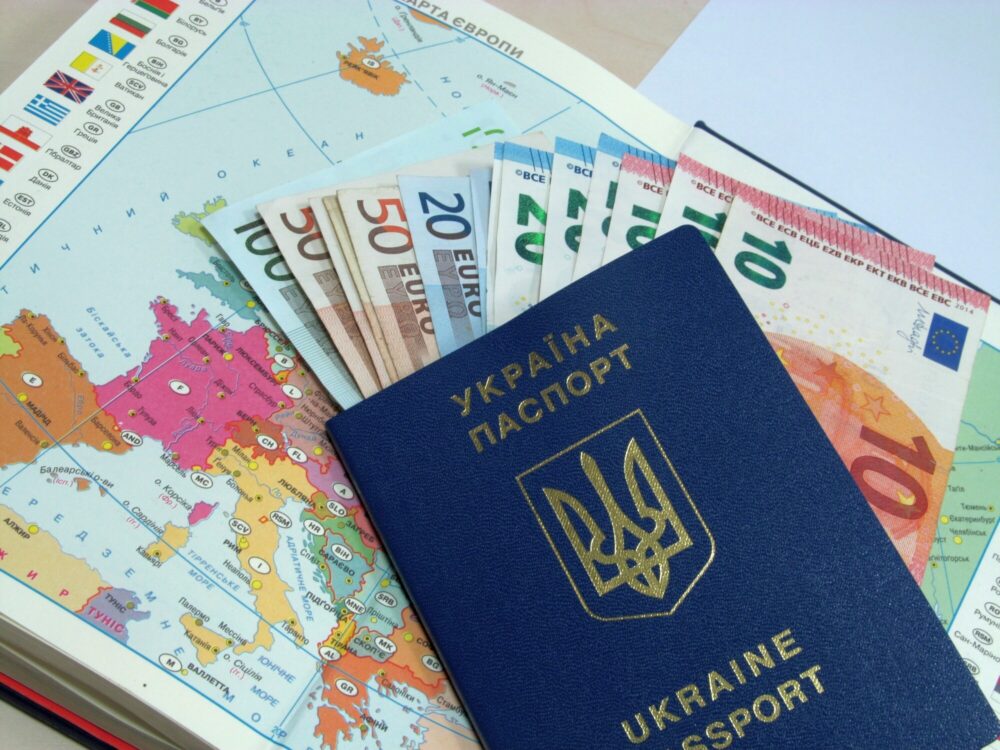 СРОЧНО СДЕЛАТЬ ЗАГРАНПАСПОРТ В КИЕВЕ